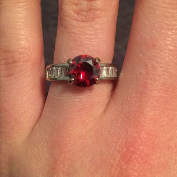 Size 5 ruby ring - Picture 2 of 2